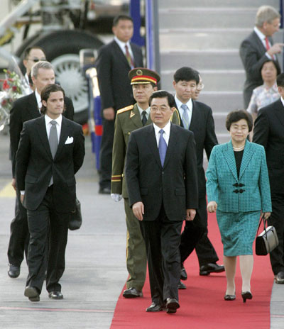 Hu begins 3-day state visit to Sweden