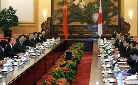 Wen, Japanese PM discuss bilateral ties, global downturn