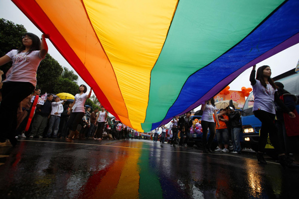 30,000 join Taiwan's gay pride parade