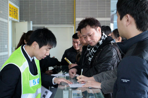 The newly revised driver's license tests, which took effect on Jan 1, added new subjects to the written knowledge test and increased difficulty levels in the driving skills test. Pass rate drops after new driving test