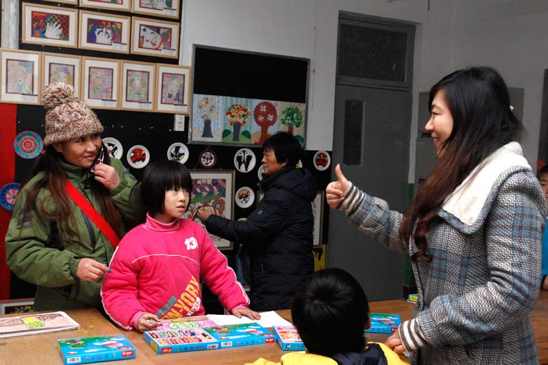 Teacher gives gift of art to 'special' students