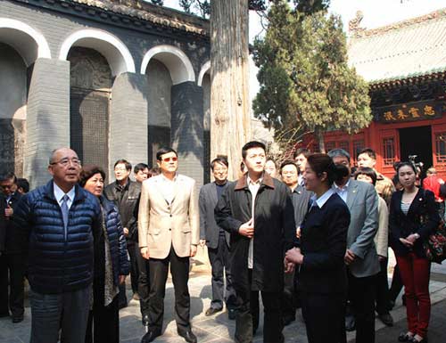 連戰(zhàn)會見“兩岸岳飛廟締結(jié)友好聯(lián)盟”大陸聯(lián)合參訪團
