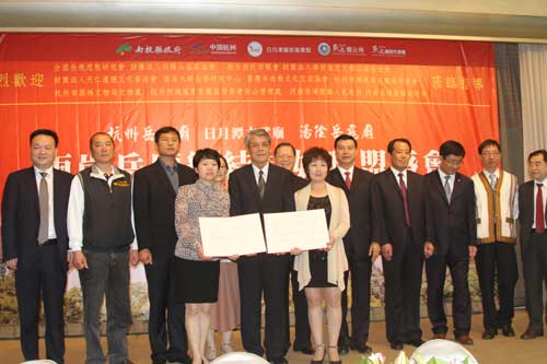 連戰(zhàn)會見“兩岸岳飛廟締結(jié)友好聯(lián)盟”大陸聯(lián)合參訪團