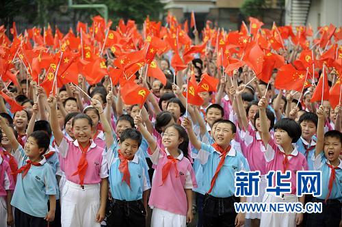 少先隊普遍開展“紅領(lǐng)巾心向黨”主題隊日活動