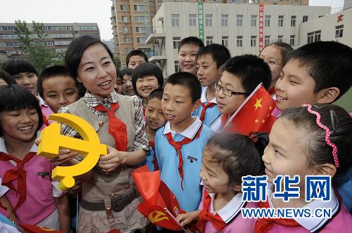 少先隊(duì)普遍開展“紅領(lǐng)巾心向黨”主題隊(duì)日活動(dòng)