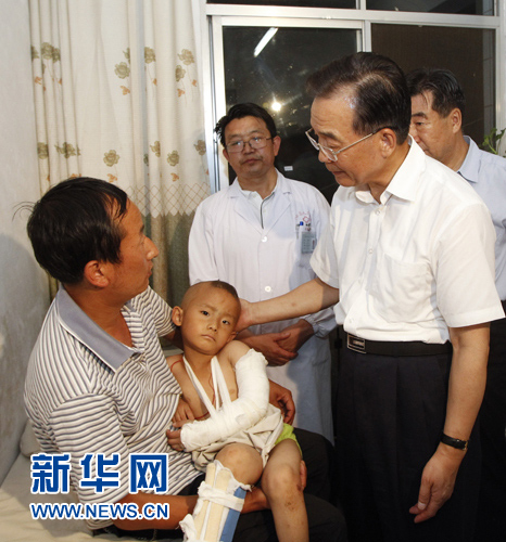 全力以赴搶險救災——溫家寶在舟曲災區指導抗洪搶險救災工作紀實