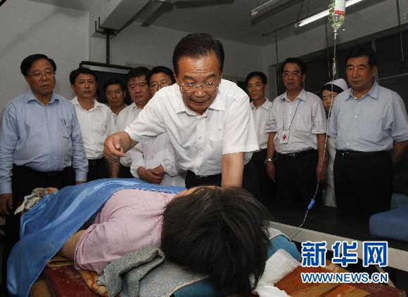 全力以赴搶險救災——溫家寶在舟曲災區指導抗洪搶險救災工作紀實