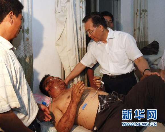 全力以赴搶險救災——溫家寶在舟曲災區指導抗洪搶險救災工作紀實