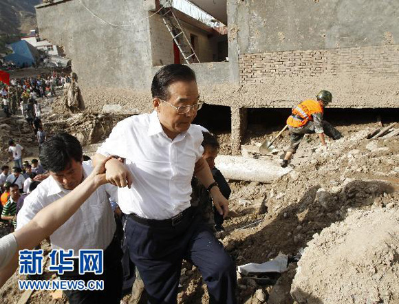 全力以赴搶險救災——溫家寶在舟曲災區指導抗洪搶險救災工作紀實