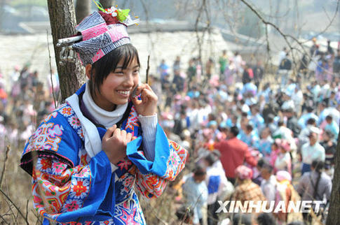 苗族人民歡度跳花節（組圖）