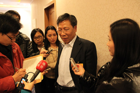教育、科技屆政協(xié)委員受媒體追捧(組圖)