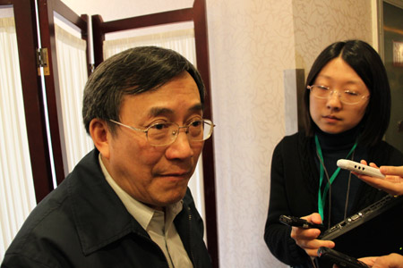 教育、科技屆政協(xié)委員受媒體追捧(組圖)
