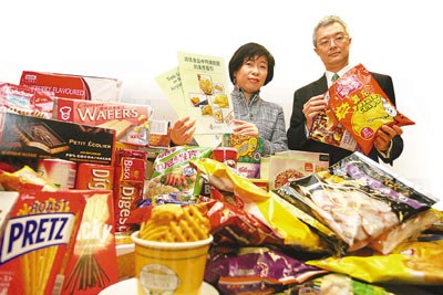 香港發(fā)現(xiàn)多數(shù)炸焗小食含致癌物 薯片愈薄脆愈高危