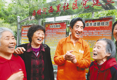 紅旗飄飄：服務，到人民最需要的地方