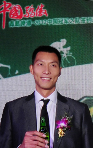 劉翔易建聯(lián)陳一冰何姿“牽手”青啤
