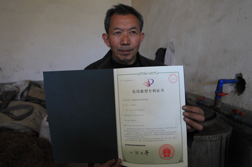 云南巧家農(nóng)民發(fā)明節(jié)能減排環(huán)保多功能凈煙灶獲國家專利