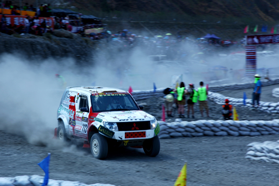 2012中國(guó)東川泥石流汽車越野賽開(kāi)賽