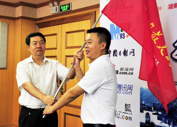 “探訪湘江邊最美村鎮(zhèn)——全國知名網(wǎng)絡(luò)媒體走基層”大型聯(lián)合采訪活動(dòng)啟動(dòng)