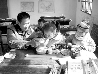 鄉村教師朱建成的45年:“我愿永遠守在這里!”