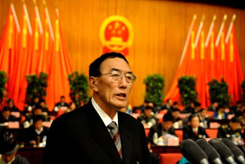 少數民族代表盛裝出席人大會議