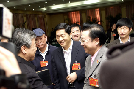盧展工參加河南政協十屆四次會議分組討論