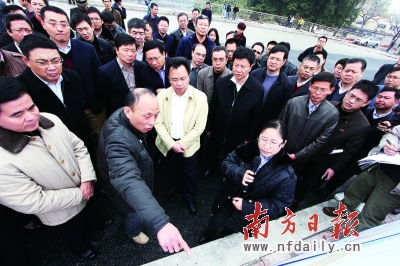 實(shí)在“兩會(huì)” 書記市長(zhǎng)現(xiàn)場(chǎng)“解困”