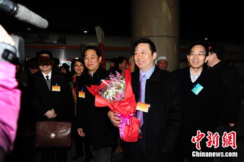 首批參加全國政協(xié)十一屆五次會議的京外委員抵京