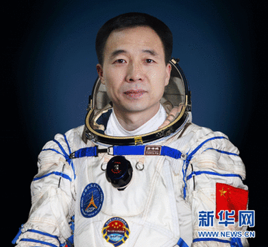 神舟九號三位航天員標準照及簡歷