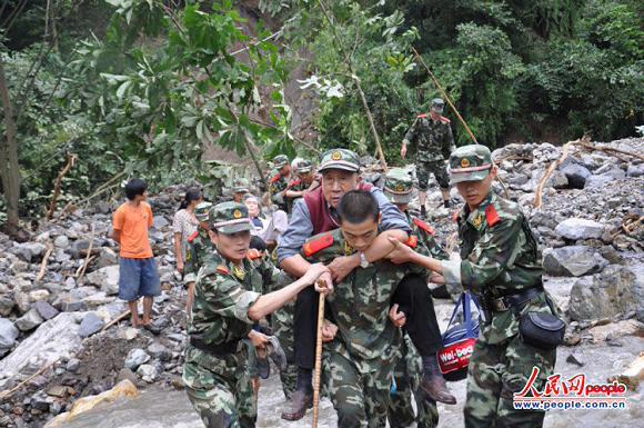武警數(shù)萬官兵三年援建汶川血脈相連樹豐碑