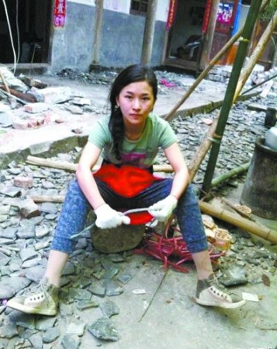 汶川地震斷腿美女教師蘆山救災記