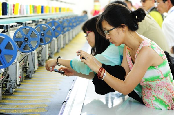 絢麗綻放的萬(wàn)綈旎民族服飾