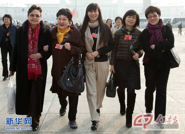 兩會廣角鏡:廣場上的捕捉鏡頭