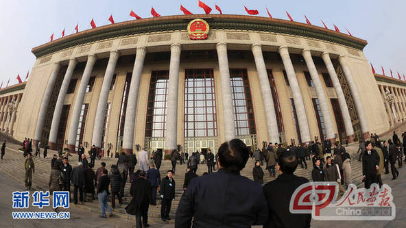 兩會廣角鏡:廣場上的捕捉鏡頭