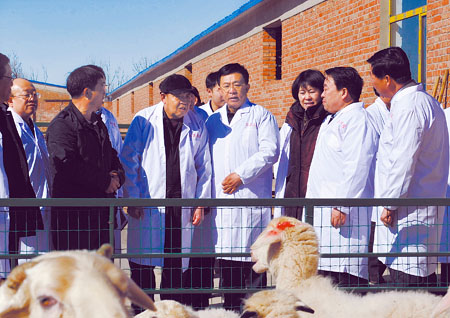 豐立祥：發(fā)展現(xiàn)代特色農(nóng)業(yè) 加快農(nóng)民致富步伐