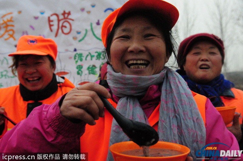 臘八節各地熬制臘八粥供市民免費領取