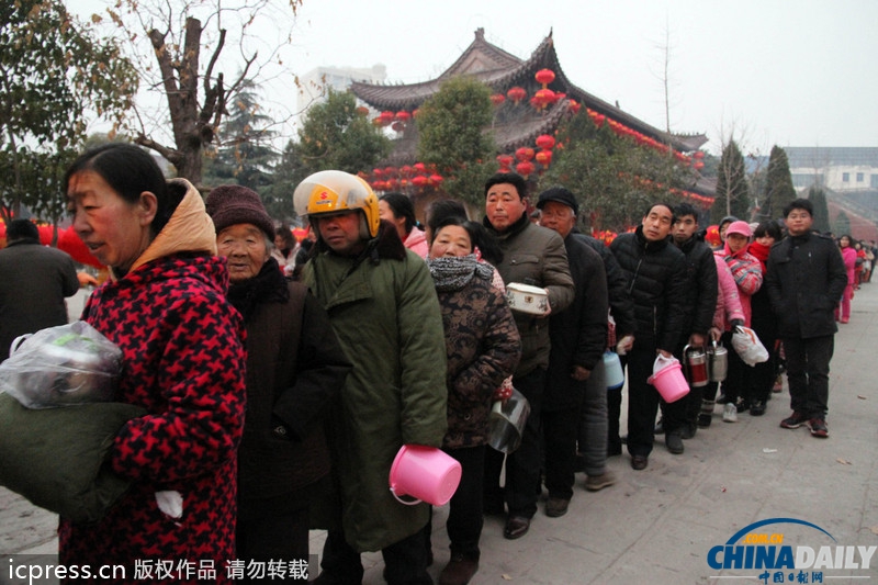臘八節各地熬制臘八粥供市民免費領取