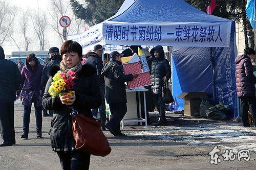 清明祭掃群眾數量回落 錯峰出行文明祭掃成主流