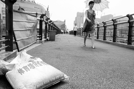 鄭州7座新天橋“集體犯病” 施工單位集體“治療”