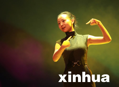 關(guān)注貧困殘疾兒康復(fù)晚會上演