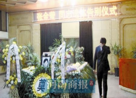 新郎與逝去新娘在殯儀館內舉行結婚典禮(圖)