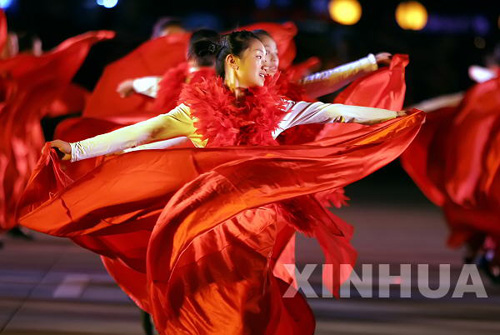 群眾藝術(shù)巡游彰顯桂林魅力