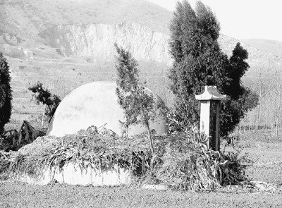 河南南陽(yáng)出現(xiàn)民眾交錢可土葬現(xiàn)象(圖)