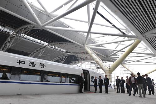 武廣鐵路客運(yùn)專線成功試運(yùn)行 時(shí)速達(dá)394公里