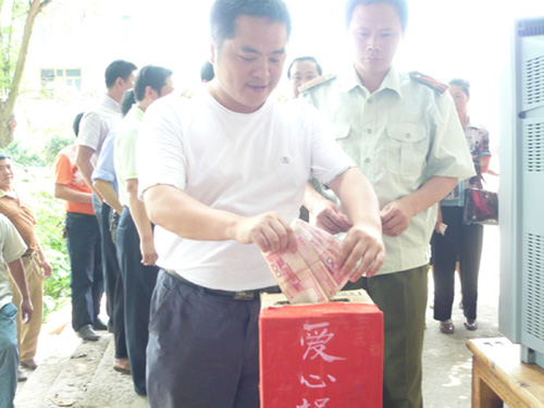 宜賓高場(chǎng)鎮(zhèn)59萬(wàn)“特殊黨費(fèi)”幫百戶(hù)困難群眾度寒冬