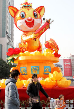 蘇州街頭節日氣氛濃