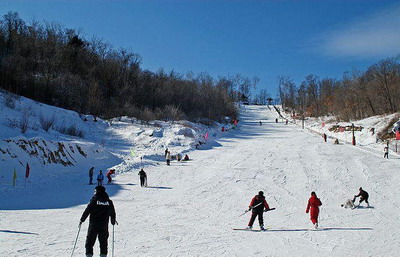 封閉打造1年 西嶺雪山滑雪項目正式開放