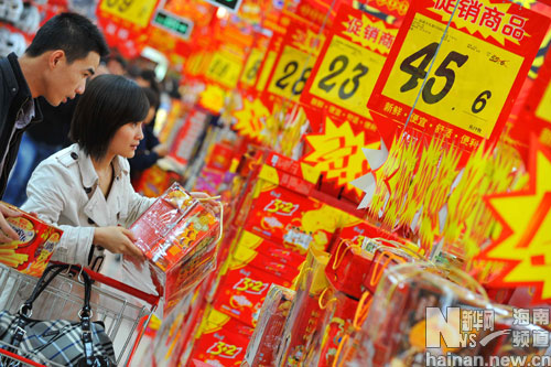 海口各大超市紛紛舉行年貨大促銷活動