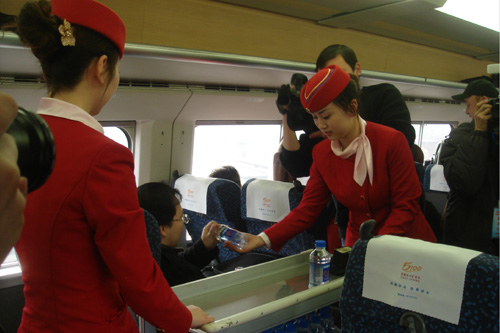 鄭西高速鐵路試運(yùn)行 最高時速達(dá)352公里