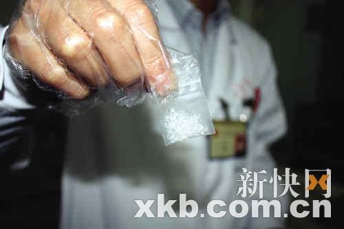 廣東韶關(guān)夜總會專派小姐陪客吸毒(組圖)