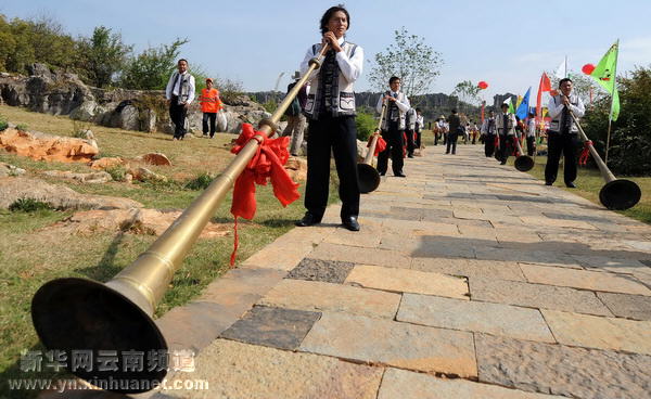 彝鄉(xiāng)風情醉游人